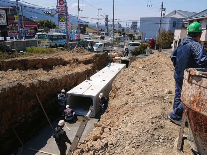 東田開発工事内　池田川　ボックスカルパート据付