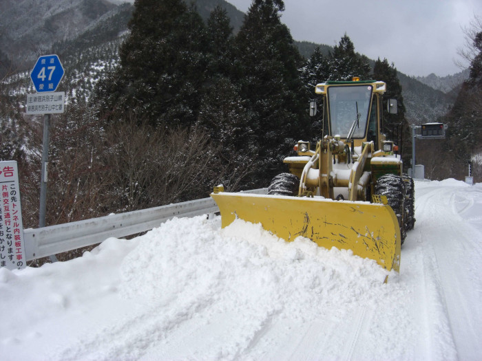 除雪作業状況　（主）新居浜別子山線（別子側）